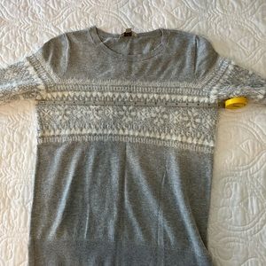 Loft Outlet Women’s Light Gray Sweater With White Size Medium. Very Soft!